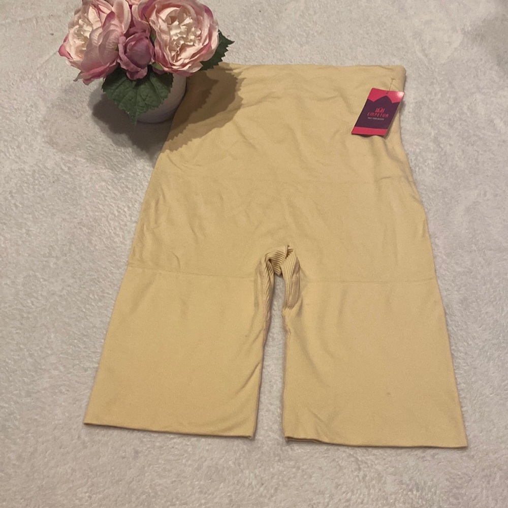 NWT EMPETUA High Waisted Shaper Short Size L
